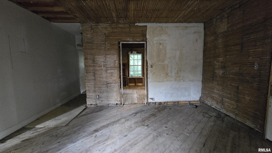 930 WALNUT Street, Carbondale, Illinois 62901, 3 Bedrooms Bedrooms, 0 ,2 BathroomsBathrooms,Residential,For Sale,WALNUT,0,RMAEB458568