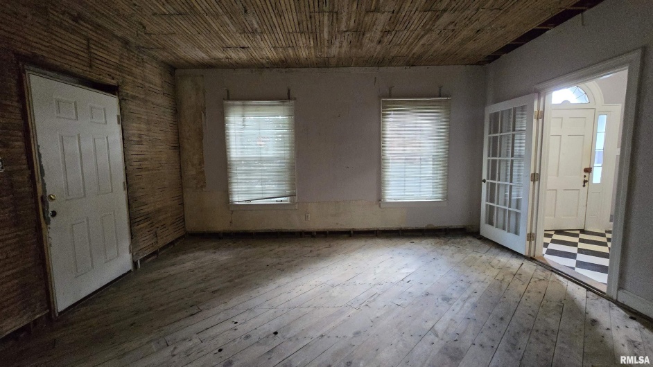 930 WALNUT Street, Carbondale, Illinois 62901, 3 Bedrooms Bedrooms, 0 ,2 BathroomsBathrooms,Residential,For Sale,WALNUT,0,RMAEB458568