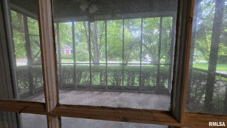 930 WALNUT Street, Carbondale, Illinois 62901, 3 Bedrooms Bedrooms, 0 ,2 BathroomsBathrooms,Residential,For Sale,WALNUT,0,RMAEB458568