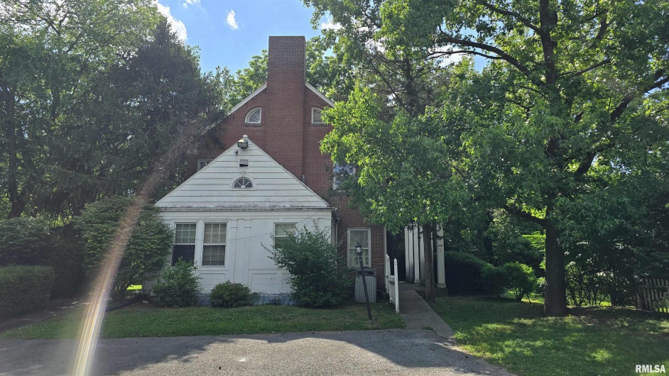 930 WALNUT Street, Carbondale, Illinois 62901, 3 Bedrooms Bedrooms, 0 ,2 BathroomsBathrooms,Residential,For Sale,WALNUT,0,RMAEB458568