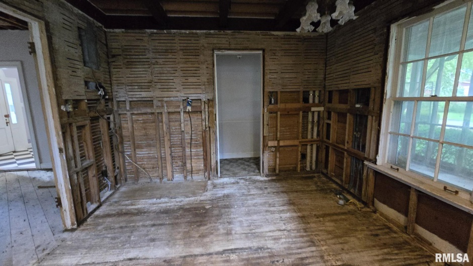 930 WALNUT Street, Carbondale, Illinois 62901, 3 Bedrooms Bedrooms, 0 ,2 BathroomsBathrooms,Residential,For Sale,WALNUT,0,RMAEB458568