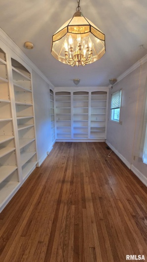930 WALNUT Street, Carbondale, Illinois 62901, 3 Bedrooms Bedrooms, 0 ,2 BathroomsBathrooms,Residential,For Sale,WALNUT,0,RMAEB458568