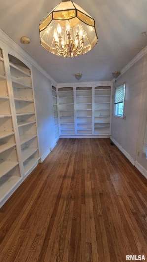 930 WALNUT Street, Carbondale, Illinois 62901, 3 Bedrooms Bedrooms, 0 ,2 BathroomsBathrooms,Residential,For Sale,WALNUT,0,RMAEB458568