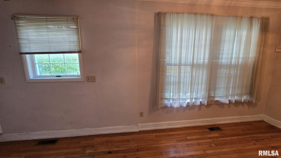 930 WALNUT Street, Carbondale, Illinois 62901, 3 Bedrooms Bedrooms, 0 ,2 BathroomsBathrooms,Residential,For Sale,WALNUT,0,RMAEB458568