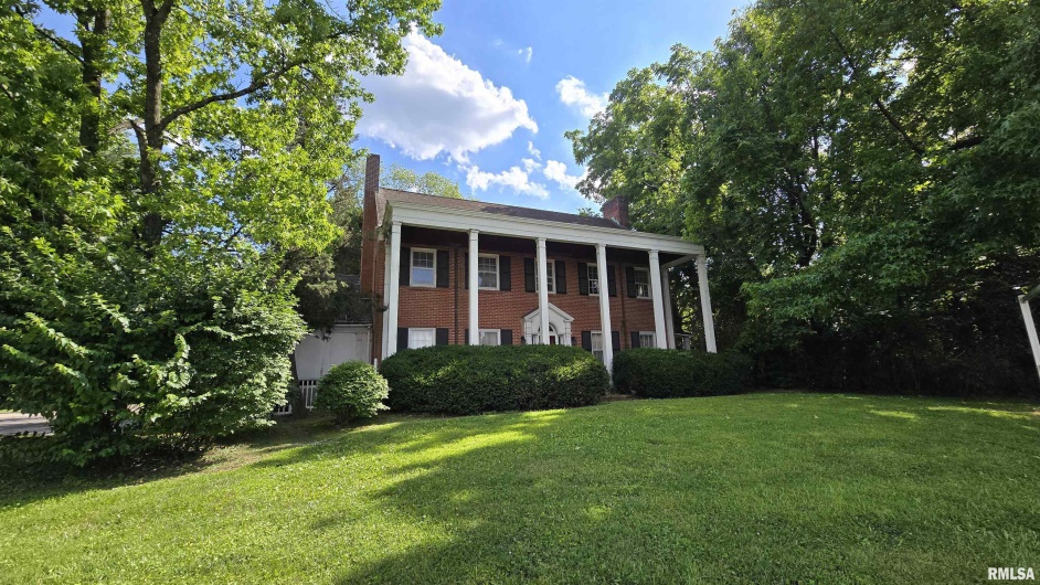 930 WALNUT Street, Carbondale, Illinois 62901, 3 Bedrooms Bedrooms, 0 ,2 BathroomsBathrooms,Residential,For Sale,WALNUT,0,RMAEB458568