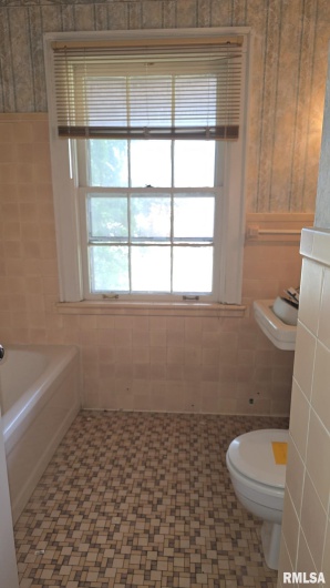 930 WALNUT Street, Carbondale, Illinois 62901, 3 Bedrooms Bedrooms, 0 ,2 BathroomsBathrooms,Residential,For Sale,WALNUT,0,RMAEB458568