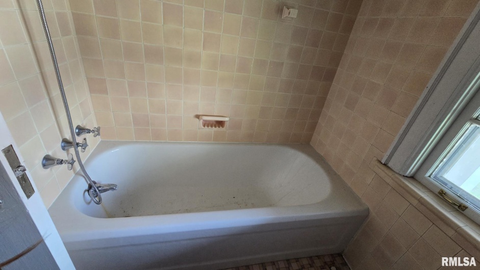 930 WALNUT Street, Carbondale, Illinois 62901, 3 Bedrooms Bedrooms, 0 ,2 BathroomsBathrooms,Residential,For Sale,WALNUT,0,RMAEB458568
