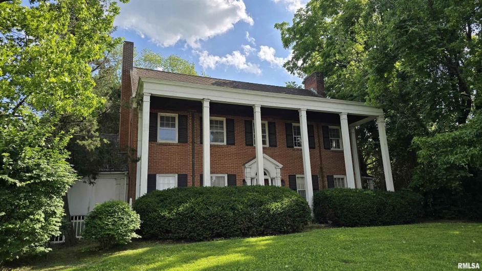 930 WALNUT Street, Carbondale, Illinois 62901, 3 Bedrooms Bedrooms, 0 ,2 BathroomsBathrooms,Residential,For Sale,WALNUT,0,RMAEB458568