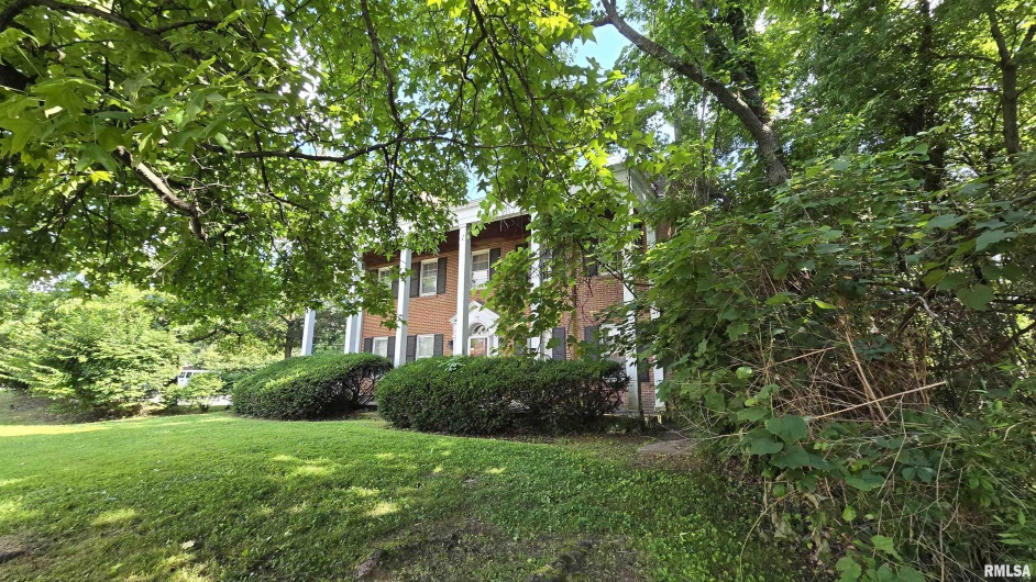 930 WALNUT Street, Carbondale, Illinois 62901, 3 Bedrooms Bedrooms, 0 ,2 BathroomsBathrooms,Residential,For Sale,WALNUT,0,RMAEB458568
