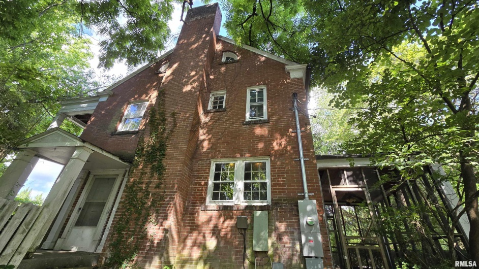 930 WALNUT Street, Carbondale, Illinois 62901, 3 Bedrooms Bedrooms, 0 ,2 BathroomsBathrooms,Residential,For Sale,WALNUT,0,RMAEB458568