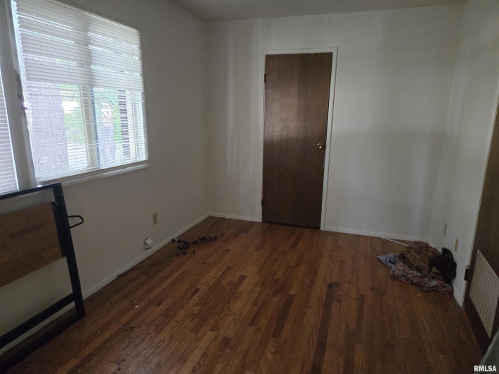 604 OAKLAND Avenue, Carbondale, Illinois 62901, 0 , 0 ,0,Residential Income,For Sale,OAKLAND,0,RMAEB458575