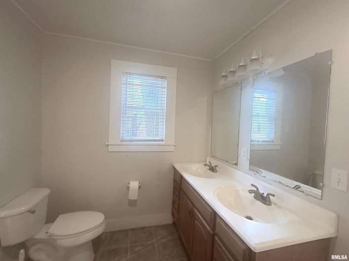 604 WALNUT Street, Carbondale, Illinois 62901, 3 Bedrooms Bedrooms, 0 ,2 BathroomsBathrooms,Residential,For Sale,WALNUT,0,RMAEB458581