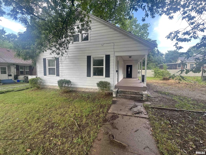 604 WALNUT Street, Carbondale, Illinois 62901, 3 Bedrooms Bedrooms, 0 ,2 BathroomsBathrooms,Residential,For Sale,WALNUT,0,RMAEB458581