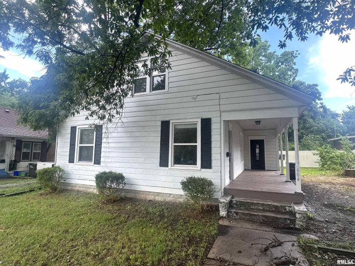 604 WALNUT Street, Carbondale, Illinois 62901, 3 Bedrooms Bedrooms, 0 ,2 BathroomsBathrooms,Residential,For Sale,WALNUT,0,RMAEB458581
