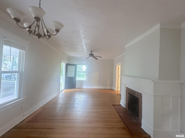604 WALNUT Street, Carbondale, Illinois 62901, 3 Bedrooms Bedrooms, 0 ,2 BathroomsBathrooms,Residential,For Sale,WALNUT,0,RMAEB458581