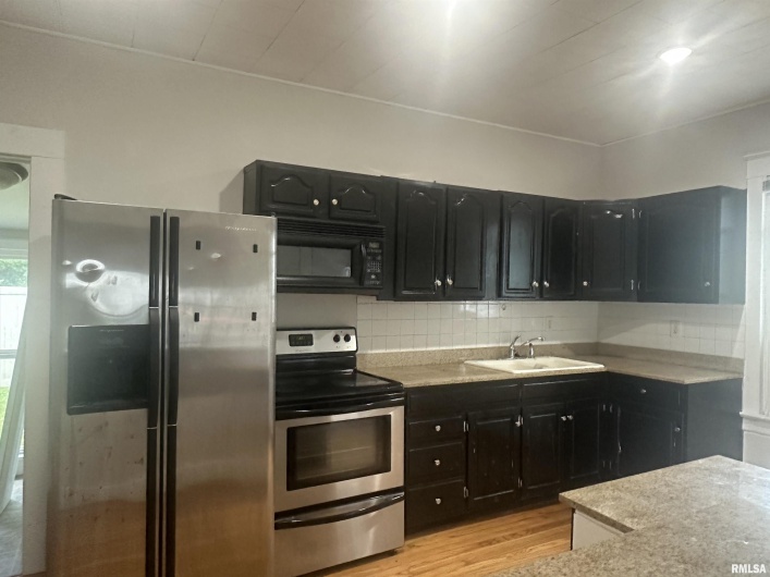 604 WALNUT Street, Carbondale, Illinois 62901, 3 Bedrooms Bedrooms, 0 ,2 BathroomsBathrooms,Residential,For Sale,WALNUT,0,RMAEB458581