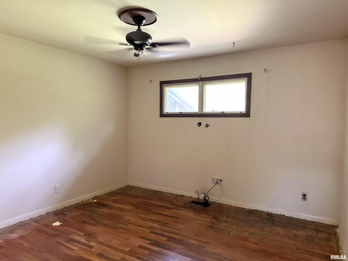 607 SKYLINE Drive, Carbondale, Illinois 62901, 3 Bedrooms Bedrooms, 0 ,1 BathroomBathrooms,Residential,For Sale,SKYLINE,0,RMAEB457196