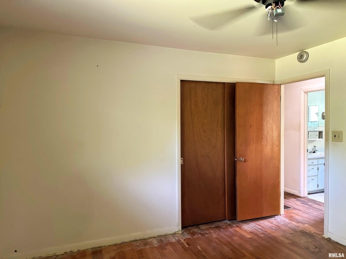 607 SKYLINE Drive, Carbondale, Illinois 62901, 3 Bedrooms Bedrooms, 0 ,1 BathroomBathrooms,Residential,For Sale,SKYLINE,0,RMAEB457196