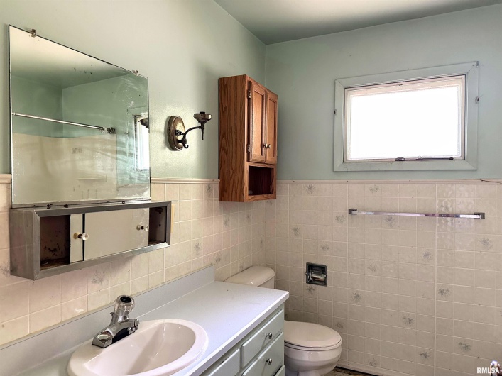 607 SKYLINE Drive, Carbondale, Illinois 62901, 3 Bedrooms Bedrooms, 0 ,1 BathroomBathrooms,Residential,For Sale,SKYLINE,0,RMAEB457196