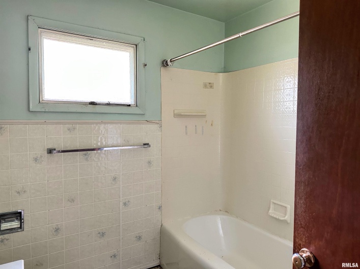 607 SKYLINE Drive, Carbondale, Illinois 62901, 3 Bedrooms Bedrooms, 0 ,1 BathroomBathrooms,Residential,For Sale,SKYLINE,0,RMAEB457196