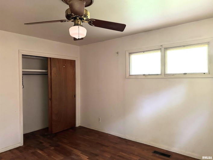607 SKYLINE Drive, Carbondale, Illinois 62901, 3 Bedrooms Bedrooms, 0 ,1 BathroomBathrooms,Residential,For Sale,SKYLINE,0,RMAEB457196