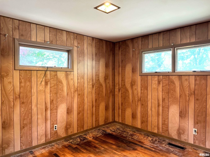 607 SKYLINE Drive, Carbondale, Illinois 62901, 3 Bedrooms Bedrooms, 0 ,1 BathroomBathrooms,Residential,For Sale,SKYLINE,0,RMAEB457196