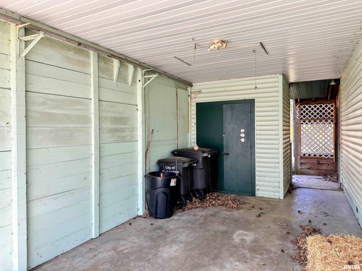 607 SKYLINE Drive, Carbondale, Illinois 62901, 3 Bedrooms Bedrooms, 0 ,1 BathroomBathrooms,Residential,For Sale,SKYLINE,0,RMAEB457196