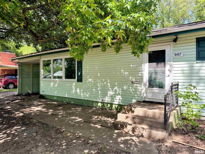 607 SKYLINE Drive, Carbondale, Illinois 62901, 3 Bedrooms Bedrooms, 0 ,1 BathroomBathrooms,Residential,For Sale,SKYLINE,0,RMAEB457196