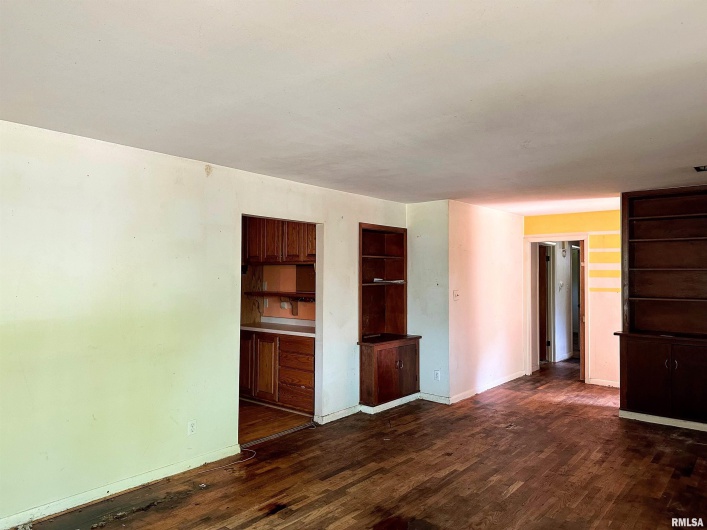 607 SKYLINE Drive, Carbondale, Illinois 62901, 3 Bedrooms Bedrooms, 0 ,1 BathroomBathrooms,Residential,For Sale,SKYLINE,0,RMAEB457196