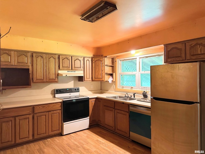 607 SKYLINE Drive, Carbondale, Illinois 62901, 3 Bedrooms Bedrooms, 0 ,1 BathroomBathrooms,Residential,For Sale,SKYLINE,0,RMAEB457196
