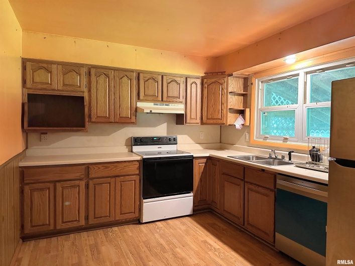 607 SKYLINE Drive, Carbondale, Illinois 62901, 3 Bedrooms Bedrooms, 0 ,1 BathroomBathrooms,Residential,For Sale,SKYLINE,0,RMAEB457196