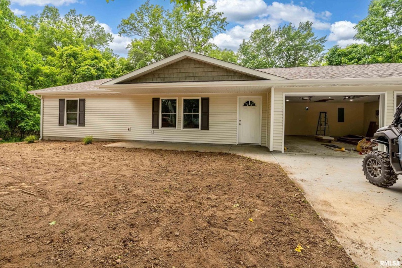 801 Crain Street, Carterville, Illinois 62918, 3 Bedrooms Bedrooms, 0 ,2 BathroomsBathrooms,Residential,For Sale,Crain,0,RMAEB458593