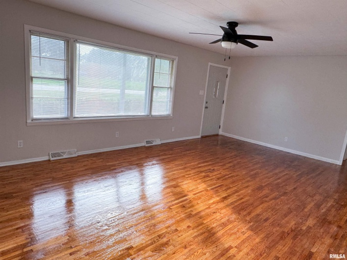 720 State Route 127 Highway, Tamms, Illinois 62988, 3 Bedrooms Bedrooms, 0 ,1 BathroomBathrooms,Residential,For Sale,State Route 127,0,RMAEB458595