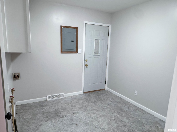 720 State Route 127 Highway, Tamms, Illinois 62988, 3 Bedrooms Bedrooms, 0 ,1 BathroomBathrooms,Residential,For Sale,State Route 127,0,RMAEB458595