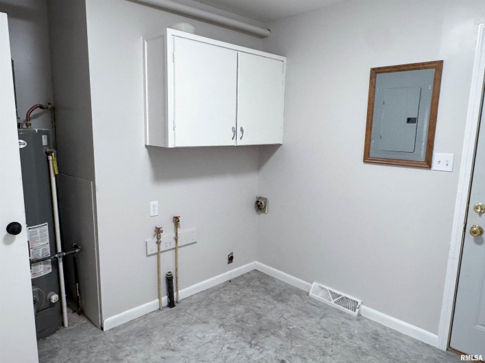720 State Route 127 Highway, Tamms, Illinois 62988, 3 Bedrooms Bedrooms, 0 ,1 BathroomBathrooms,Residential,For Sale,State Route 127,0,RMAEB458595