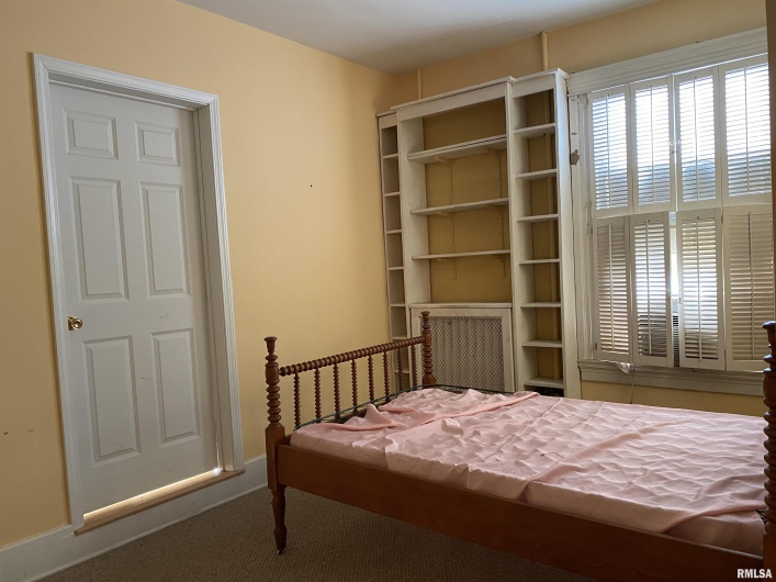 221 POPLAR Street, Harrisburg, Illinois 62946-1421, 4 Bedrooms Bedrooms, 0 ,2 BathroomsBathrooms,Residential,For Sale,POPLAR,0,RMAEB458414