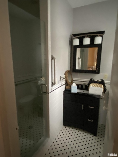 221 POPLAR Street, Harrisburg, Illinois 62946-1421, 4 Bedrooms Bedrooms, 0 ,2 BathroomsBathrooms,Residential,For Sale,POPLAR,0,RMAEB458414