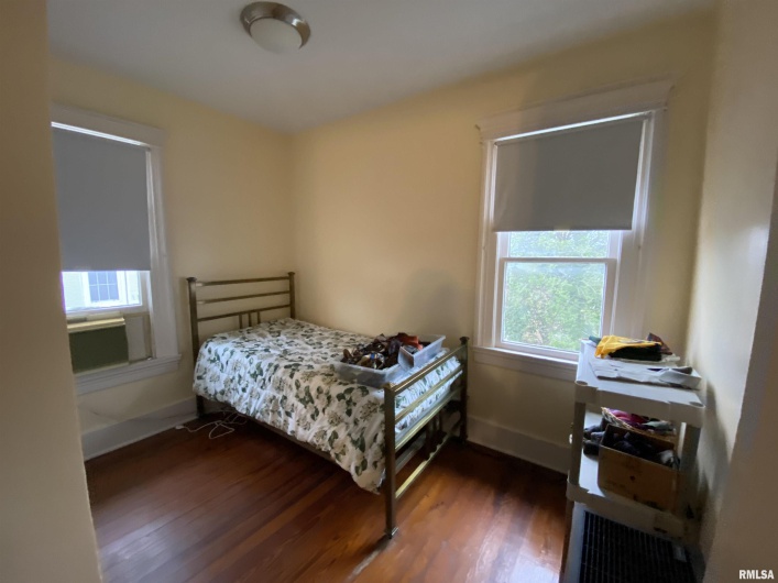 221 POPLAR Street, Harrisburg, Illinois 62946-1421, 4 Bedrooms Bedrooms, 0 ,2 BathroomsBathrooms,Residential,For Sale,POPLAR,0,RMAEB458414