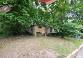 609 Carico Street, Carbondale, Illinois 62901, 3 Bedrooms Bedrooms, 0 ,1 BathroomBathrooms,Residential,For Sale,Carico,0,RMAEB458602