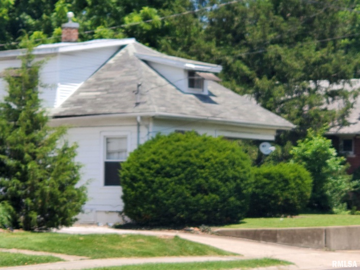 806 WALNUT Street, Carbondale, Illinois 62901, 2 Bedrooms Bedrooms, 0 ,2 BathroomsBathrooms,Residential,For Sale,WALNUT,0,RMAEB458604