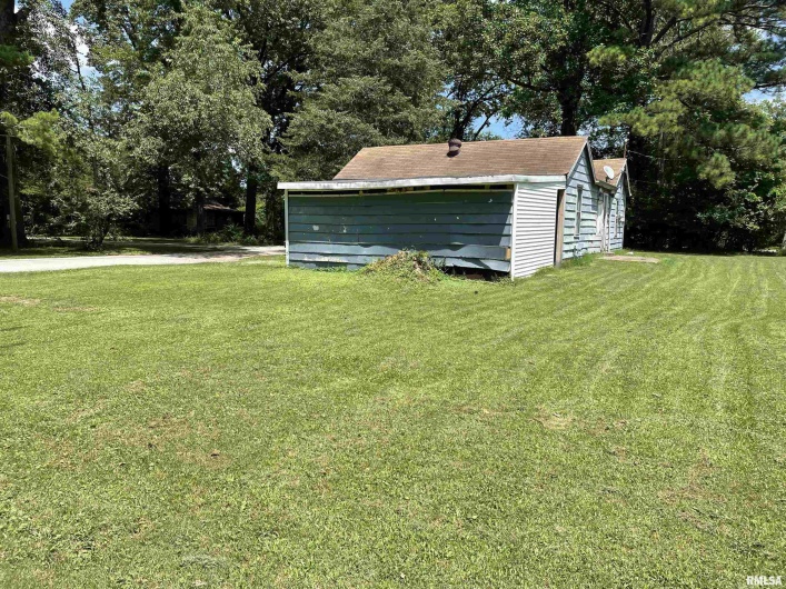 822 Kennicott Street, Carbondale, Illinois 62901, 3 Bedrooms Bedrooms, 0 ,1 BathroomBathrooms,Residential,For Sale,Kennicott,0,RMAQC4264839