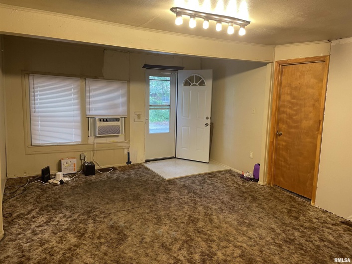 822 Kennicott Street, Carbondale, Illinois 62901, 3 Bedrooms Bedrooms, 0 ,1 BathroomBathrooms,Residential,For Sale,Kennicott,0,RMAQC4264839