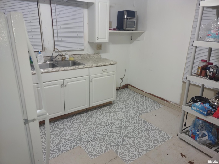 822 Kennicott Street, Carbondale, Illinois 62901, 3 Bedrooms Bedrooms, 0 ,1 BathroomBathrooms,Residential,For Sale,Kennicott,0,RMAQC4264839