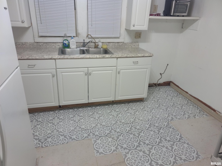 822 Kennicott Street, Carbondale, Illinois 62901, 3 Bedrooms Bedrooms, 0 ,1 BathroomBathrooms,Residential,For Sale,Kennicott,0,RMAQC4264839