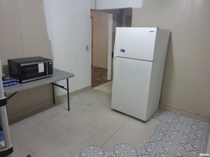 822 Kennicott Street, Carbondale, Illinois 62901, 3 Bedrooms Bedrooms, 0 ,1 BathroomBathrooms,Residential,For Sale,Kennicott,0,RMAQC4264839