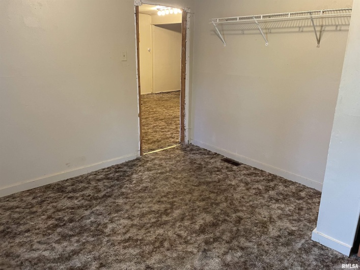 822 Kennicott Street, Carbondale, Illinois 62901, 3 Bedrooms Bedrooms, 0 ,1 BathroomBathrooms,Residential,For Sale,Kennicott,0,RMAQC4264839