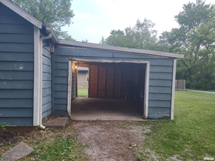 822 Kennicott Street, Carbondale, Illinois 62901, 3 Bedrooms Bedrooms, 0 ,1 BathroomBathrooms,Residential,For Sale,Kennicott,0,RMAQC4264839