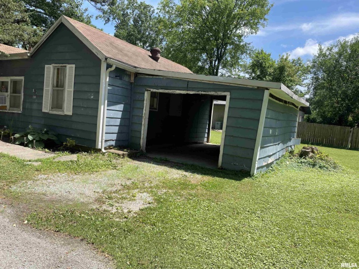 822 Kennicott Street, Carbondale, Illinois 62901, 3 Bedrooms Bedrooms, 0 ,1 BathroomBathrooms,Residential,For Sale,Kennicott,0,RMAQC4264839