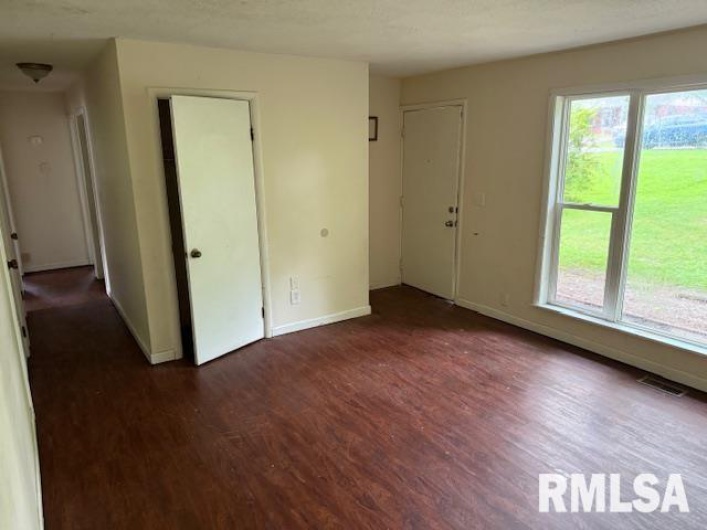 316 Lynda Drive, Carbondale, Illinois 62901, 3 Bedrooms Bedrooms, 0 ,1 BathroomBathrooms,Residential,For Sale,Lynda,0,RMAEB458605