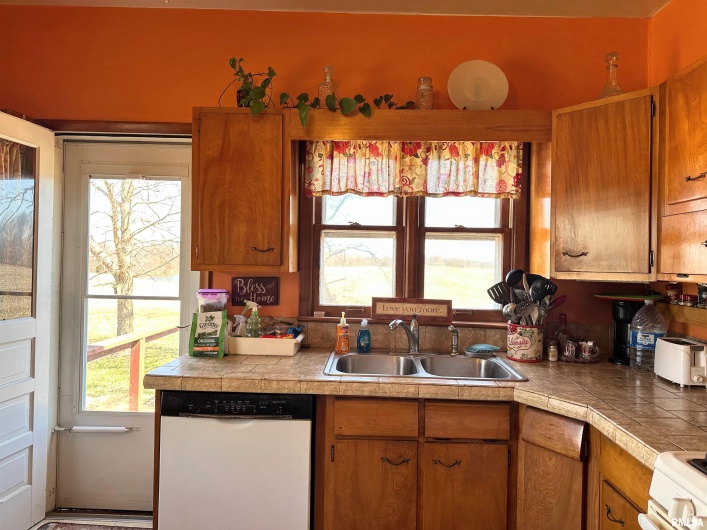 470 Lankin Road, Galatia, Illinois 62935, 3 Bedrooms Bedrooms, 0 ,1 BathroomBathrooms,Residential,For Sale,Lankin,0,RMAEB457104